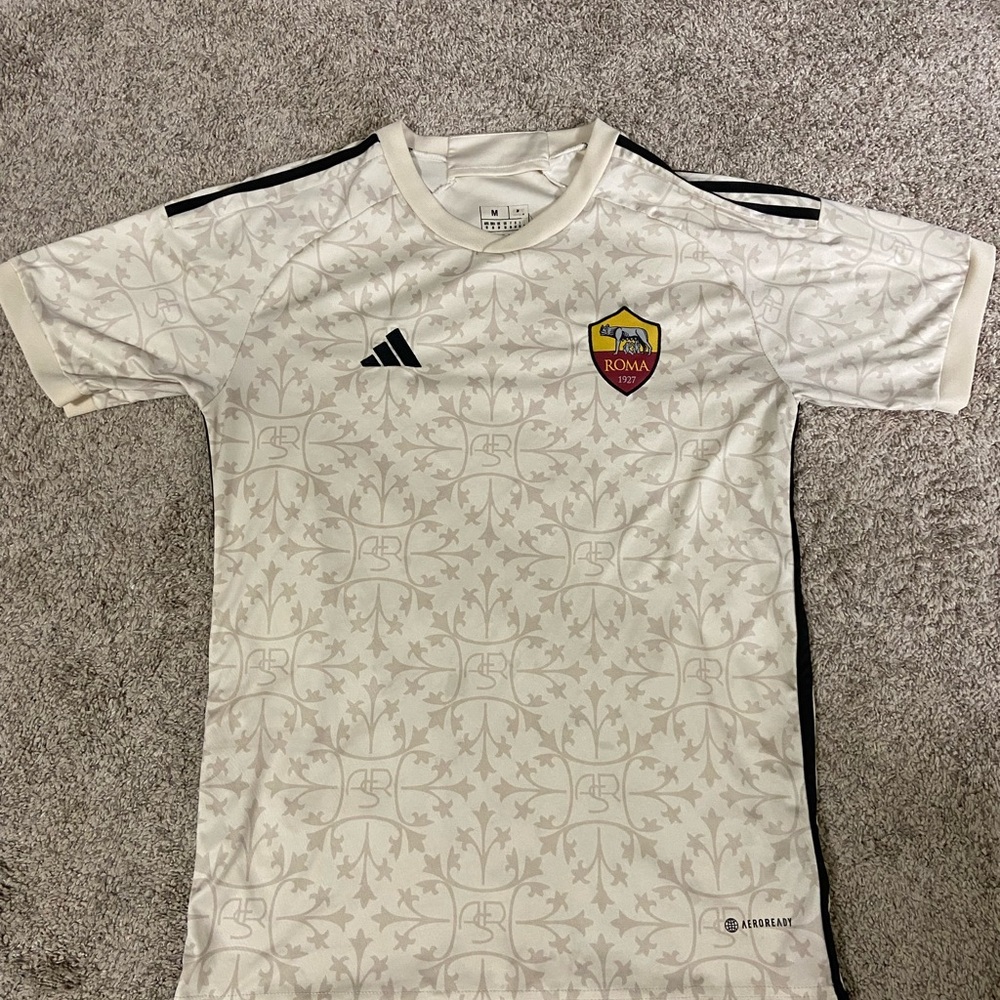 2023/2024 Roma jersey size medium